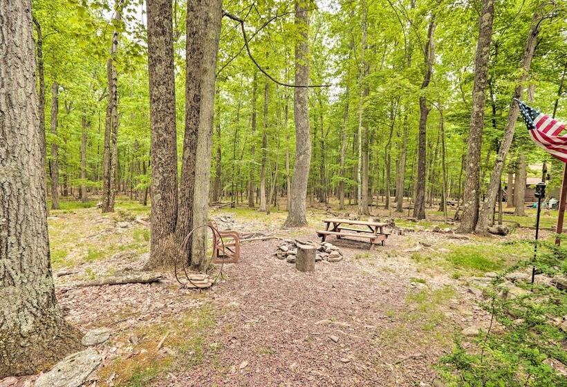 Relaxing Eagle Rock Resort Home   1 Block To Lake!