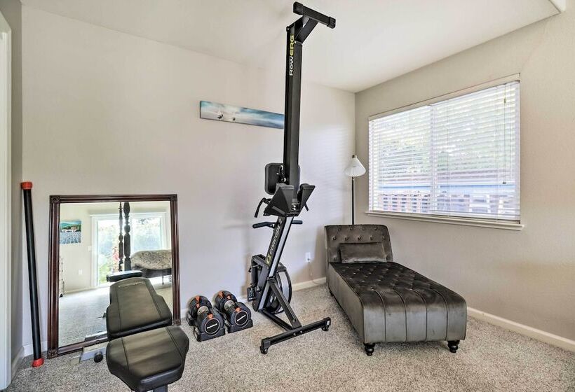 Reno Home W/ Private Yard + Hot Tub