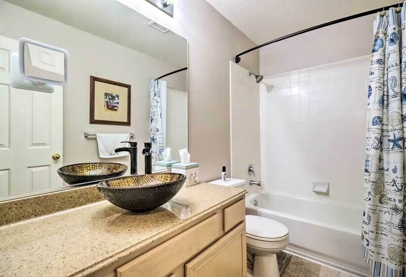 Reno Home W/ Private Yard + Hot Tub