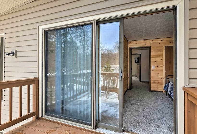 Tobyhanna Cabin W/ Deck, Community Pool & Golf!