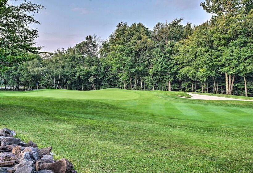 Tobyhanna Cabin W/ Deck, Community Pool & Golf!