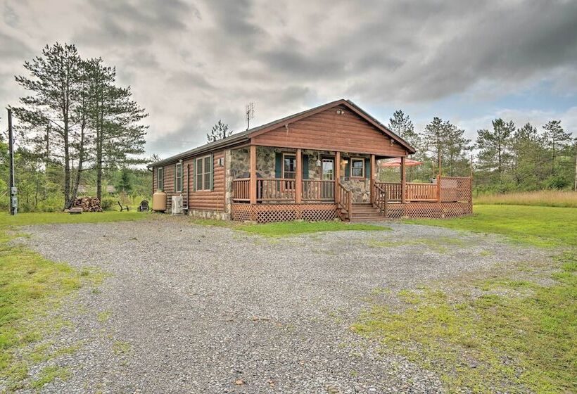 Rustic Benezette Cabin: Porch, Hot Tub & Fire Pit