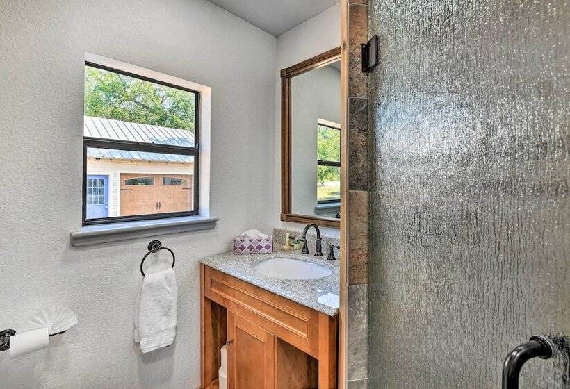 Spacious Glen Rose Home On Paluxy Riverfront