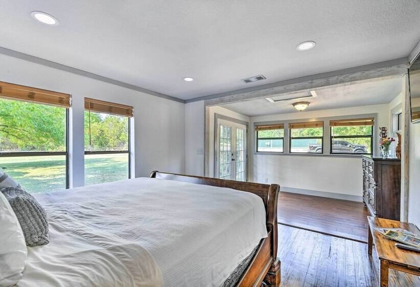 Spacious Glen Rose Home On Paluxy Riverfront