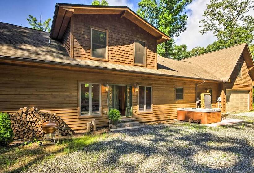 Tryon House W/ Hot Tub   Near Equestrian Centers!