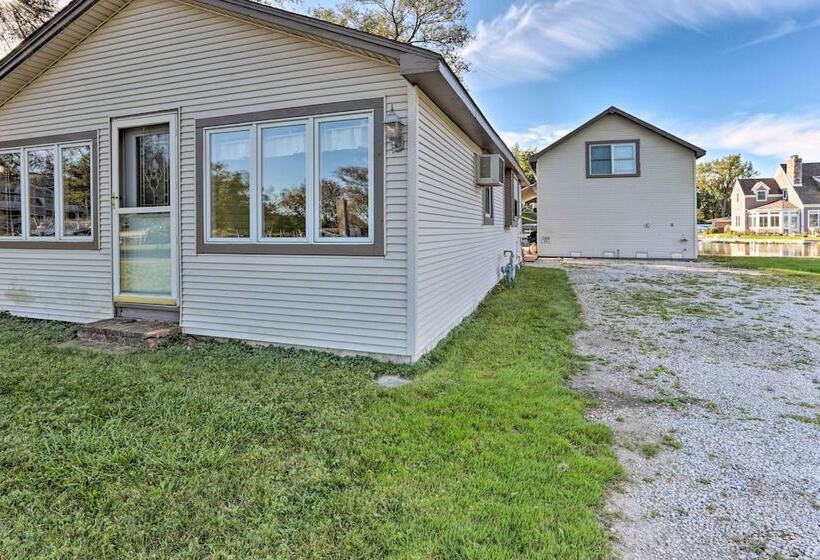 Waterfront Syracuse Home: Deck, Fire Pit & Kayaks