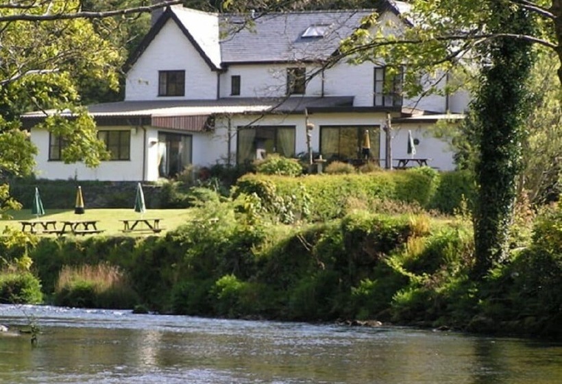 פונדק Dolbrodmaeth Riverside B&b