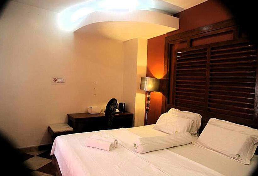 호텔 Green Monkey Resort Boracay