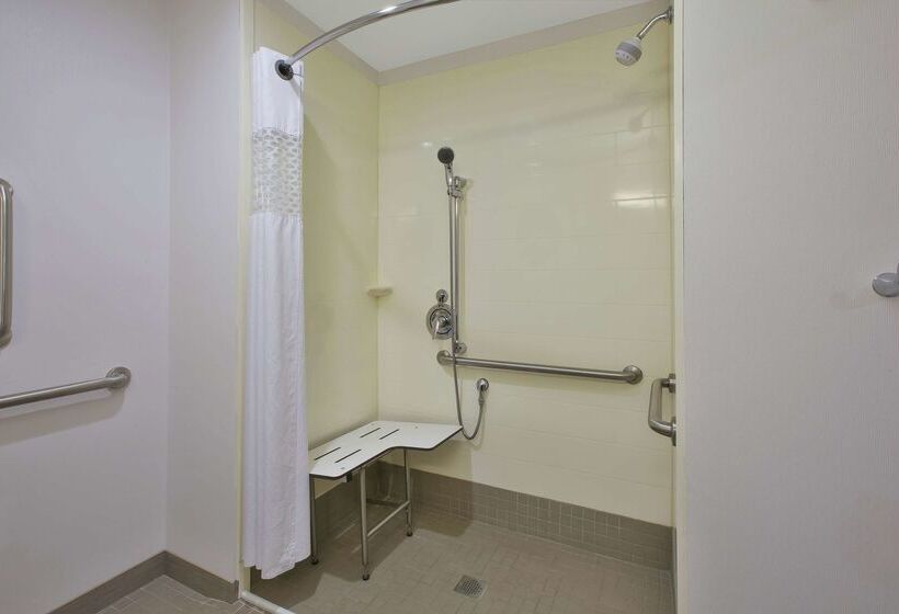 فندق Hampton Inn By Hilton Detroit Dearborn