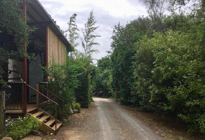 هتل Sutton Spring Art Retreats