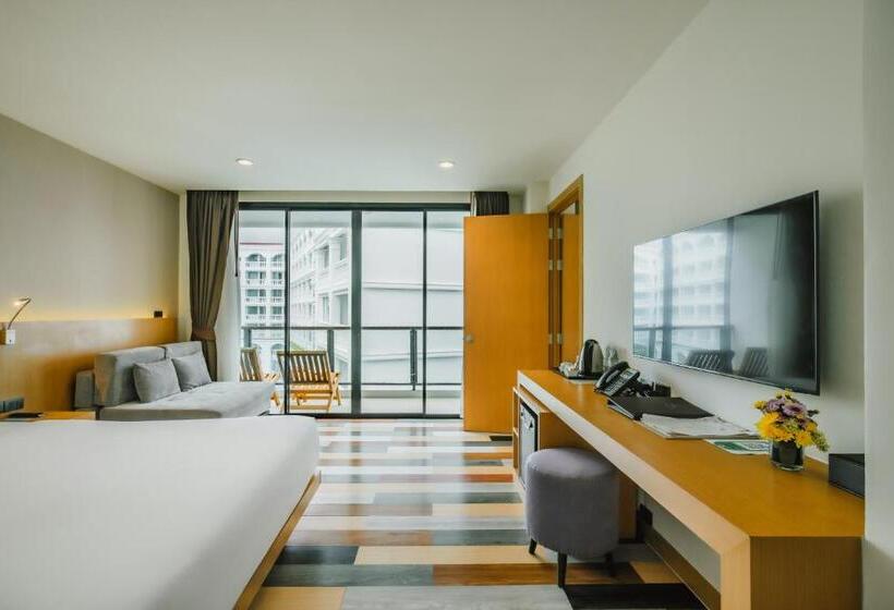هتل The Lunar Patong