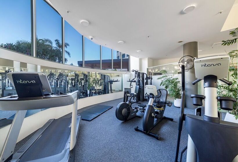 호텔 The Meriton Apartments On Main Beach