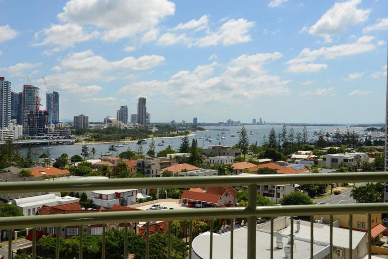 호텔 The Meriton Apartments On Main Beach