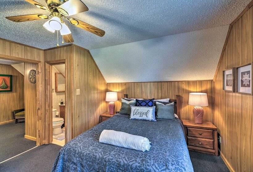 Beautiful Lakefront Retreat W/ Dock & Grill!