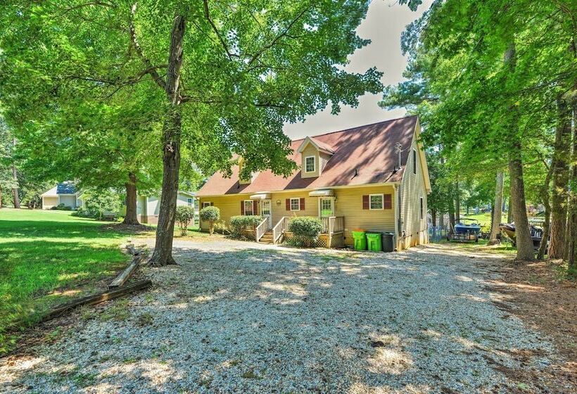 Beautiful Lakefront Retreat W/ Dock & Grill!