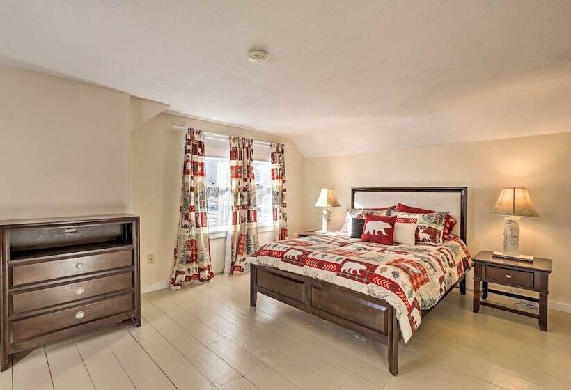 Black Bear Lodge: A Rural White Mtns Retreat