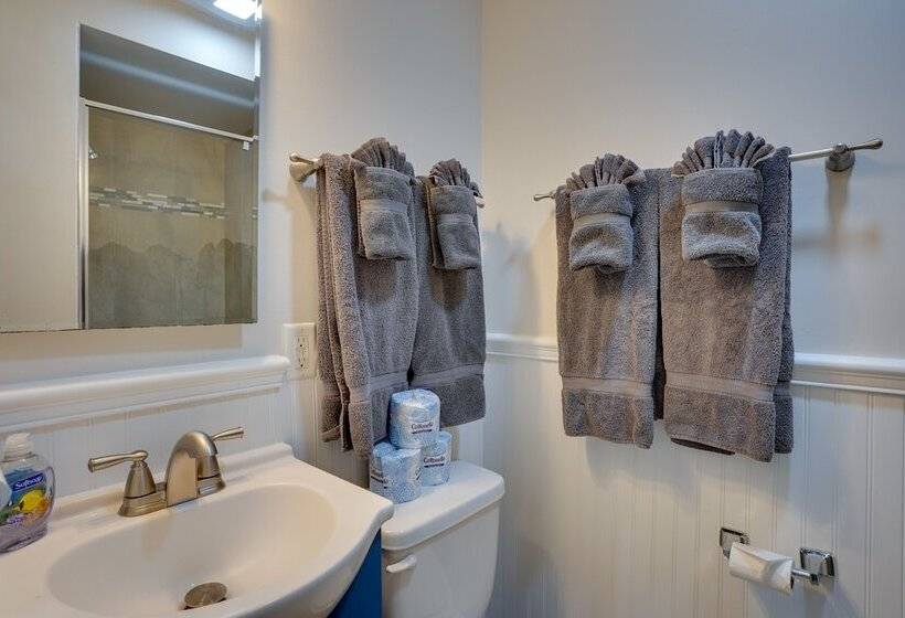 Catalina Island Duplex   Steps To Beach & Pier!