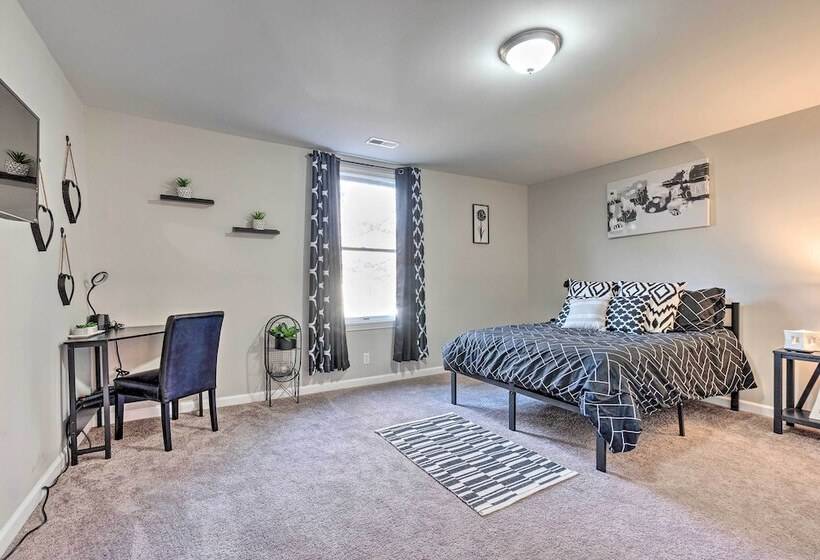 Charming Huntsville Home W/ Deck!