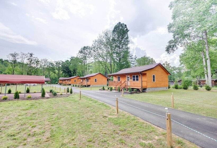 Cozy Riverfront Cabin W/ Private Deck & Hot Tub!