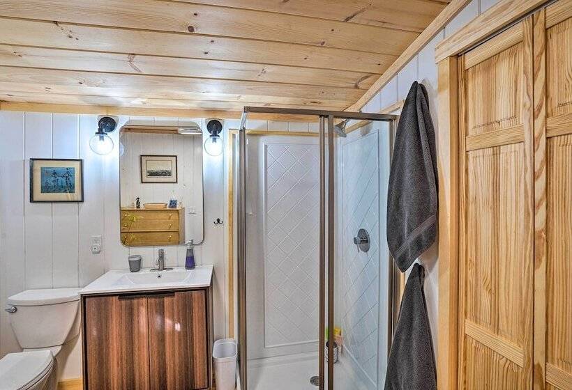 Hike & Swim On Site: Cozy Falls Brook Cabin