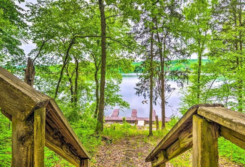 Cozy Kentucky Cabin W/ Sunroom, Yard & Views!