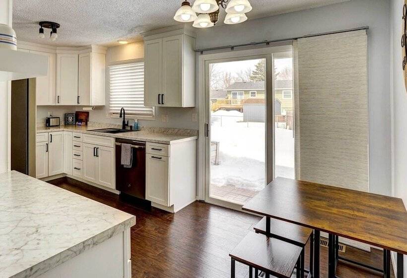 Cozy Sioux Falls Home   7 Mi To Downtown!