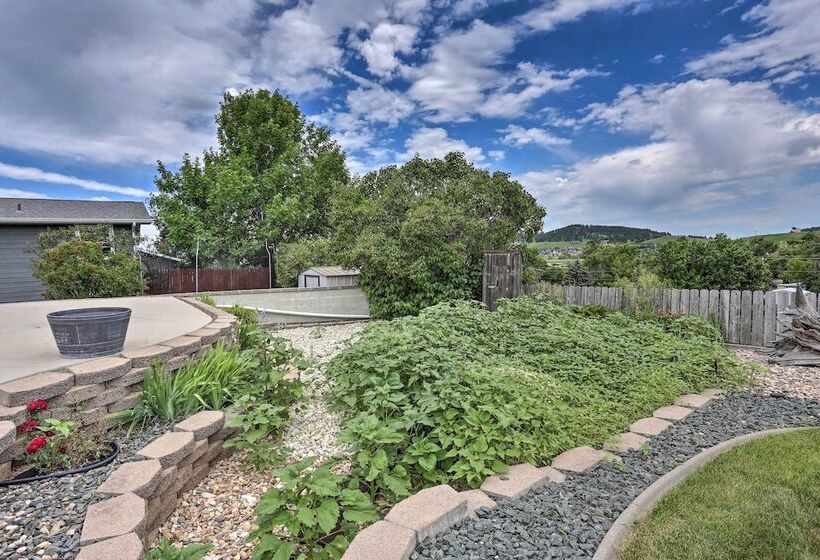 Cozy Sturgis Home W/ Yard, 2 Mi To Main St!