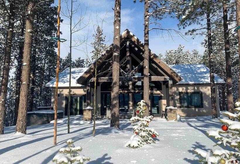 Custom Angel Fire Home: Views, Hot Tub & Fire Pit!
