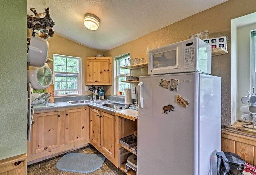 Duck Lake Cabin Rental Near Glacier National Park!