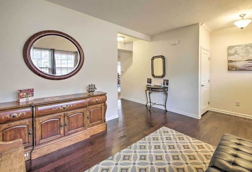 Greenwood Home ~15 Mi To Indianapolis!