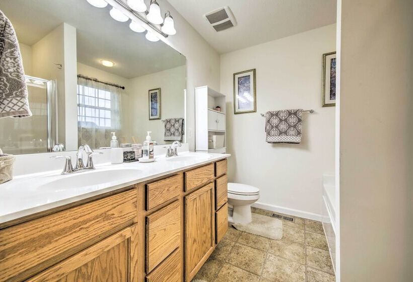 Greenwood Home ~15 Mi To Indianapolis!