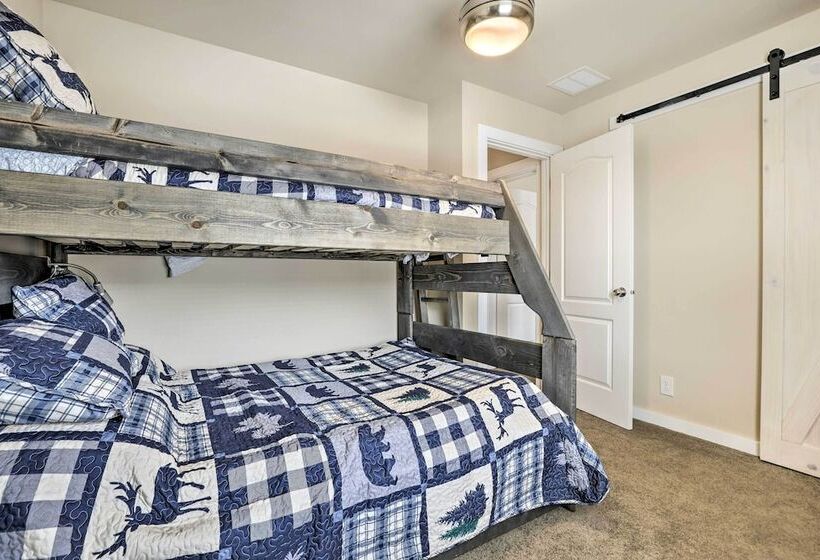 Gypsum Home W/ Patio: Between Glenwood & Vail