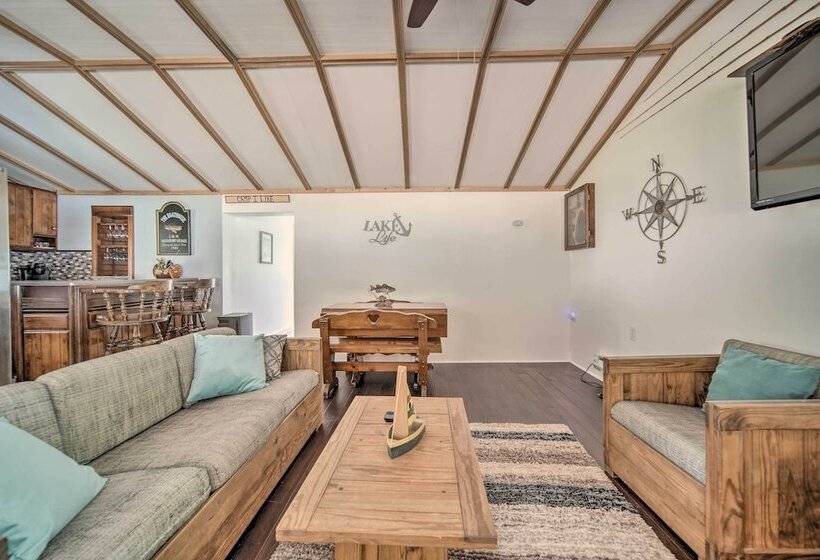Jamestown Retreat W/ Hot Tub   Walk To Lake!