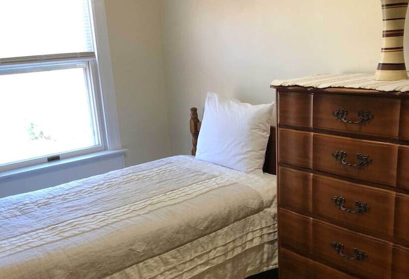 Kennebunk Home W/ Yard < 1 Mile To Dock Square!