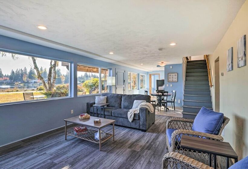 Lakefront Lynwood Home W/ Deck   19 Mi To Seattle!