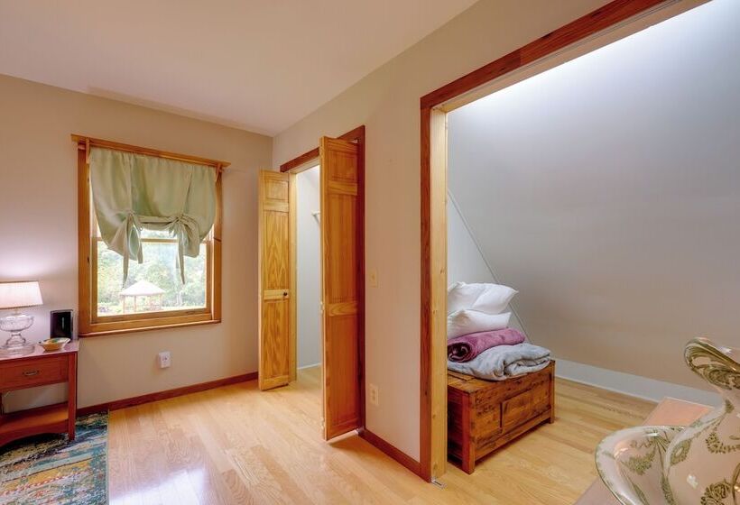 Lakewood Lodge Escape W/ Fire Pit