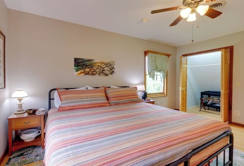 Lakewood Lodge Escape W/ Fire Pit