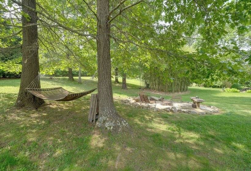 Lakewood Lodge Escape W/ Fire Pit