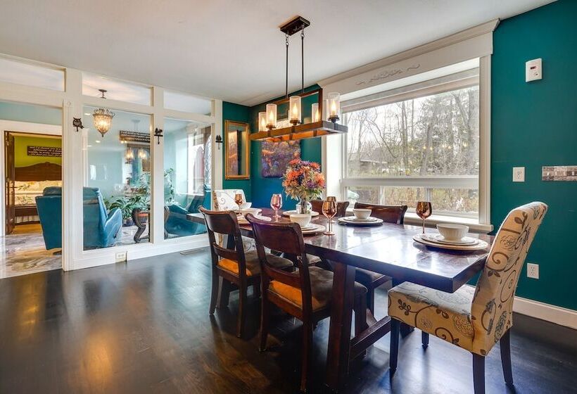 Large Family Home W/ Patios, Gas Grill + Fire Pit!