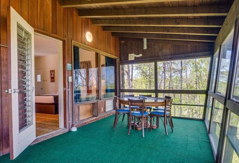 Ledge Lodge  Burkesville Getaway: Pool & Views!