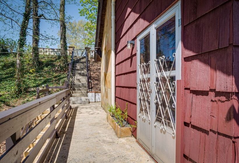 Ledge Lodge  Burkesville Getaway: Pool & Views!