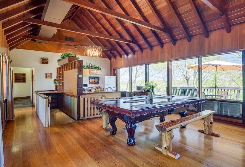 Ledge Lodge  Burkesville Getaway: Pool & Views!