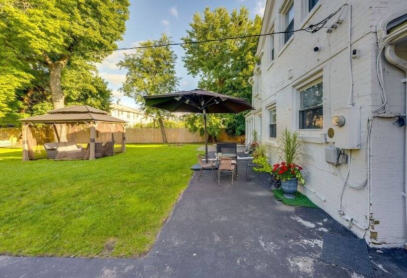 Luxurious Detroit Home   Walk To Golf & Park!