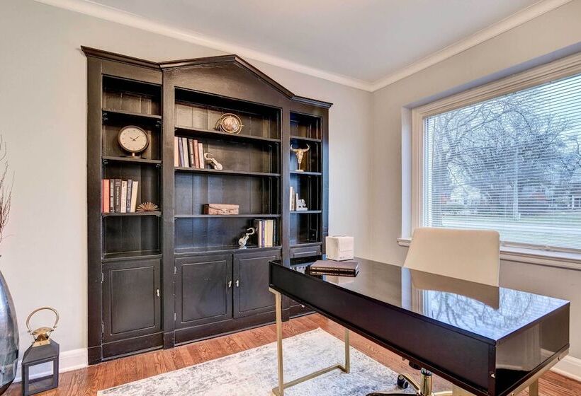 Luxurious Detroit Home   Walk To Golf & Park!
