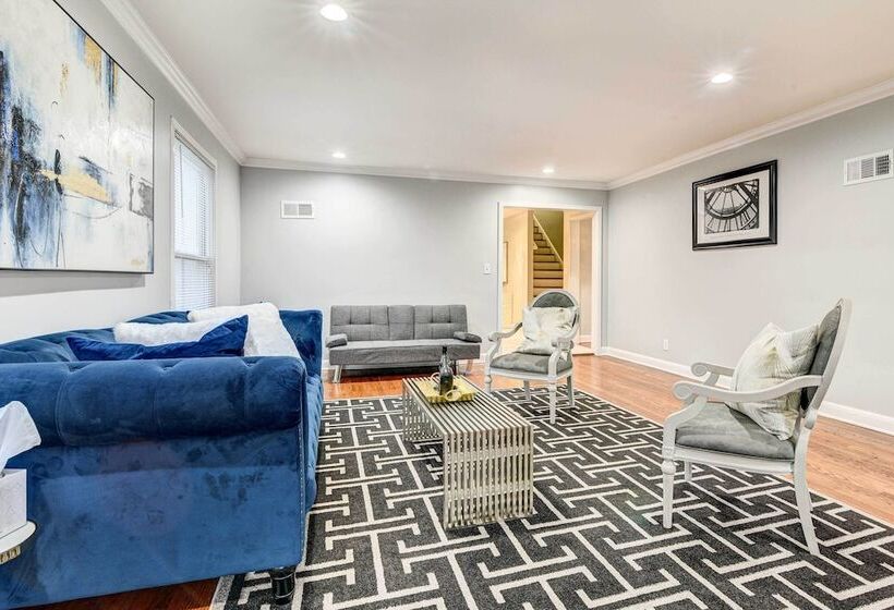 Luxurious Detroit Home   Walk To Golf & Park!
