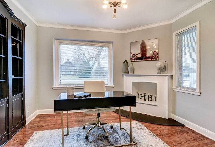 Luxurious Detroit Home   Walk To Golf & Park!