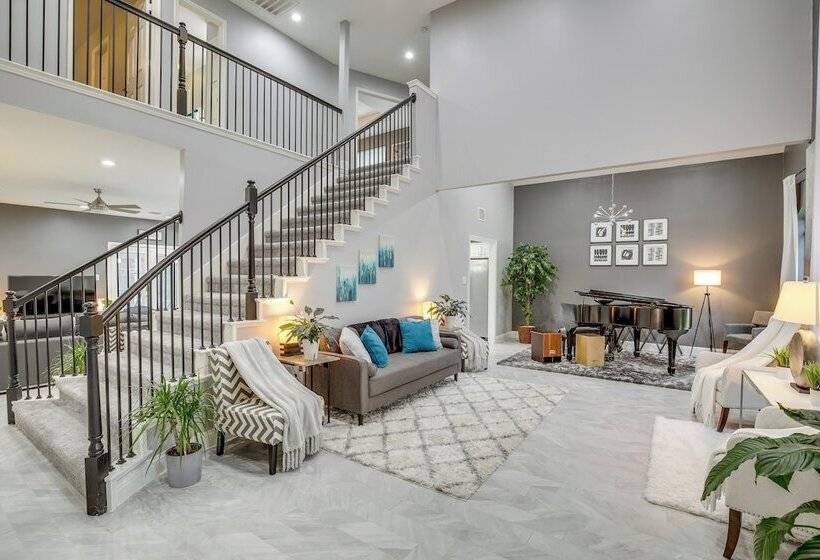 Mesquite Escape W/ Fireplace & Private Patio!