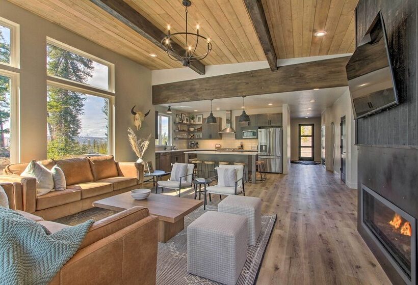 Modern & Newly Built Cabin: Ski, Fish, Hike!