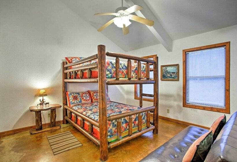 Broken Bow Cabin W/ Hot Tub: 3 Mi To Lake/overlook