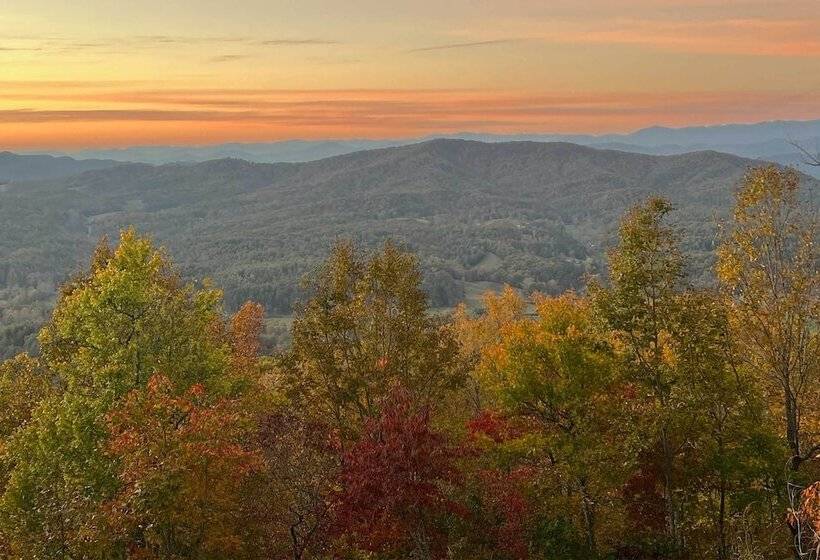 Outlaw Mountain Lodge: Fire Pit & Panoramic Views!